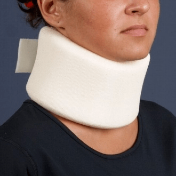 Pour le traitement de l'ostéochondrose de la colonne cervicale, un collier Shants est utilisé