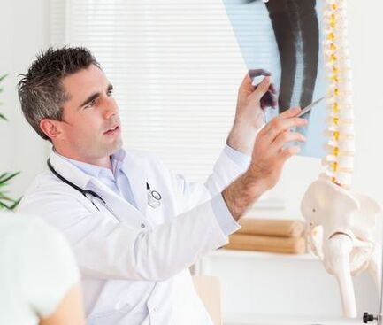 Sur la base d'un examen radiologique, le médecin pourra diagnostiquer l'ostéochondrose.